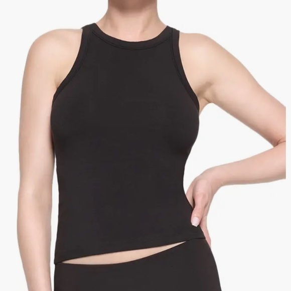 SKIMS Tops - NWOT Skims Crew Neck Tank (size M)